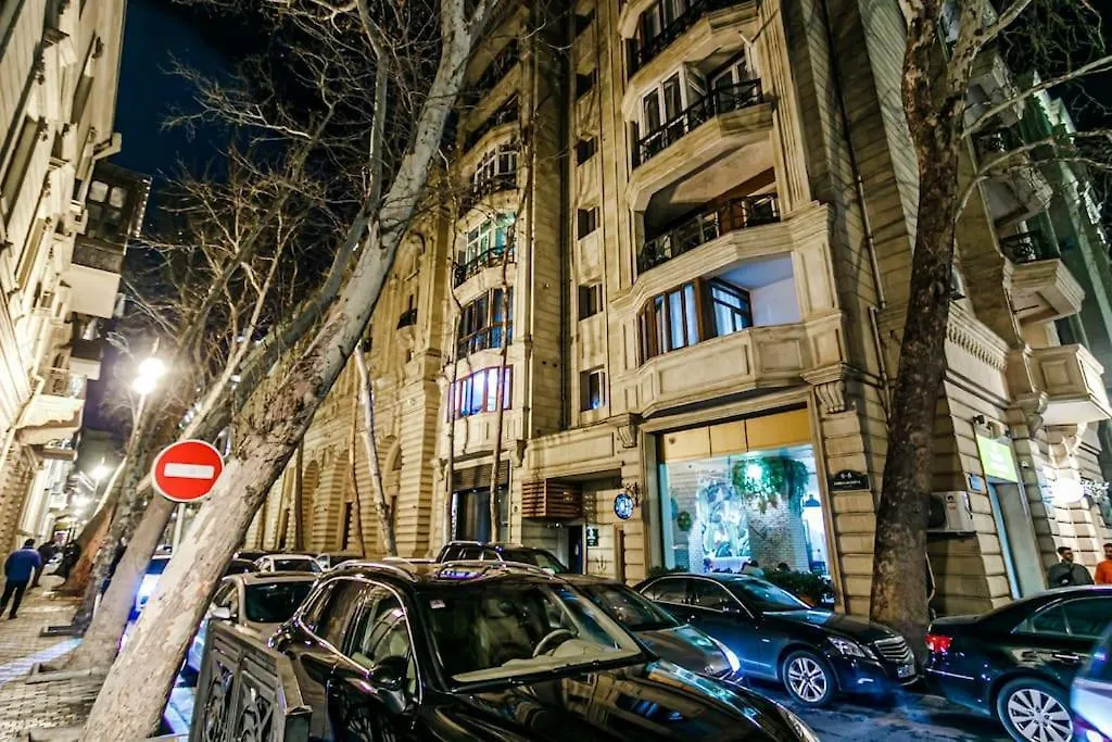 Comfortable And Spacious Apartment In The Center Baku
