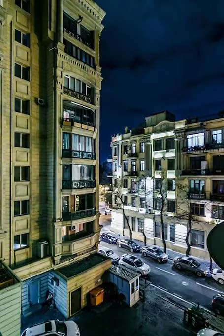 Comfortable And Spacious Apartment In The Center Baku